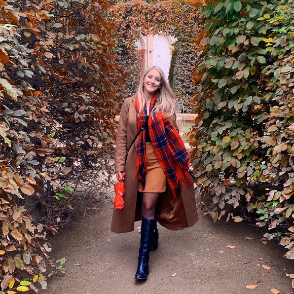 Meet your Posher, Amanda - Picture 1 of 1